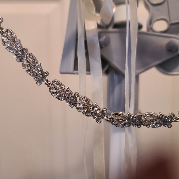 Cream Ribbon Bow - Picture 3 of 3